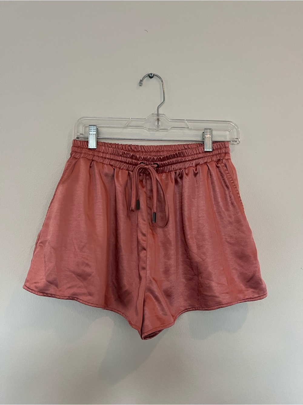 Camila Coelho ESTELLA SHORT - Satin Drawstring Shorts - Dusty Rose